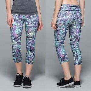 Lululemon Run: Inspire‎ Crop II *All Full-On Luxtreme Iridescent Multi Size 4